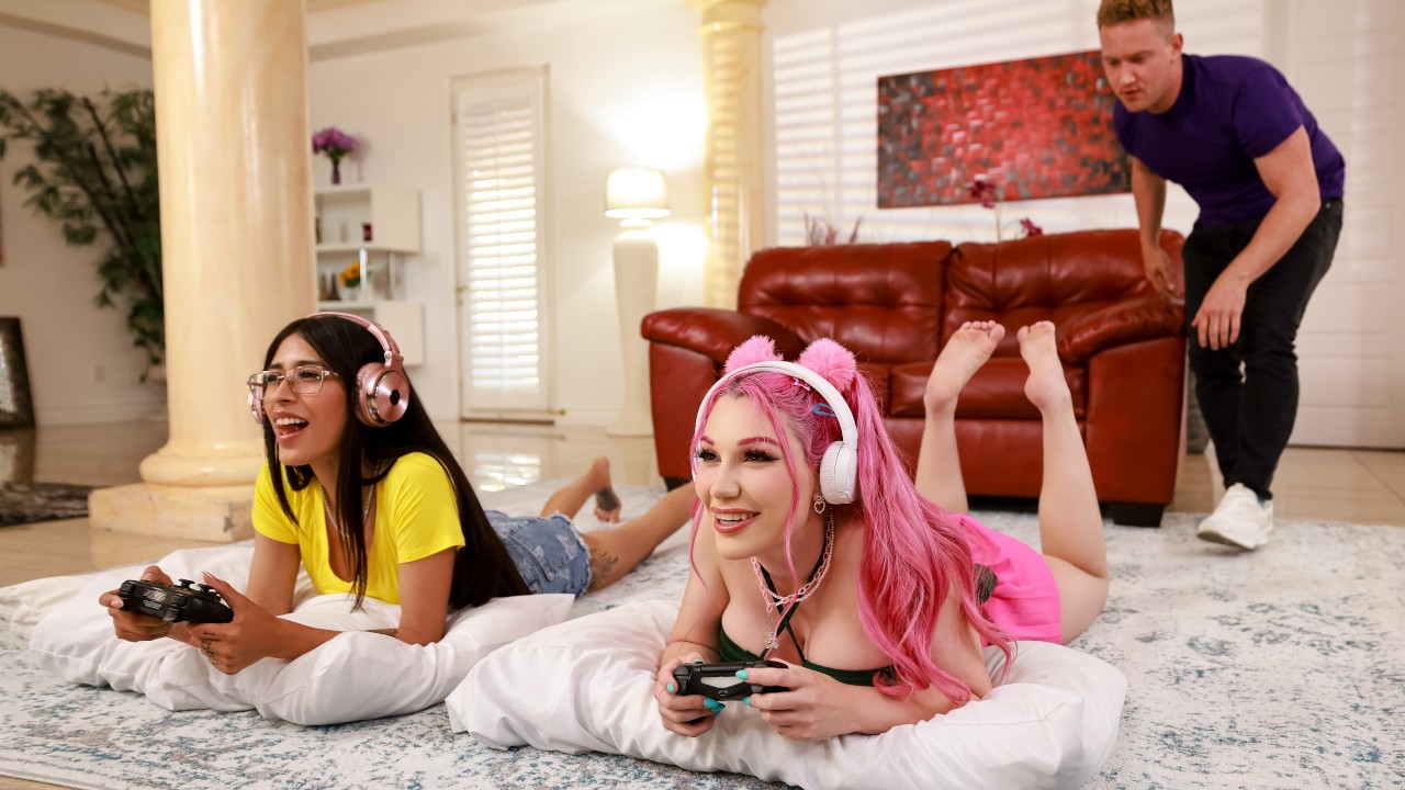 hotgirlsgame presents hot-gamer-craves-freeuse-anal in episode: Hot Gamer Craves Freeuse Anal